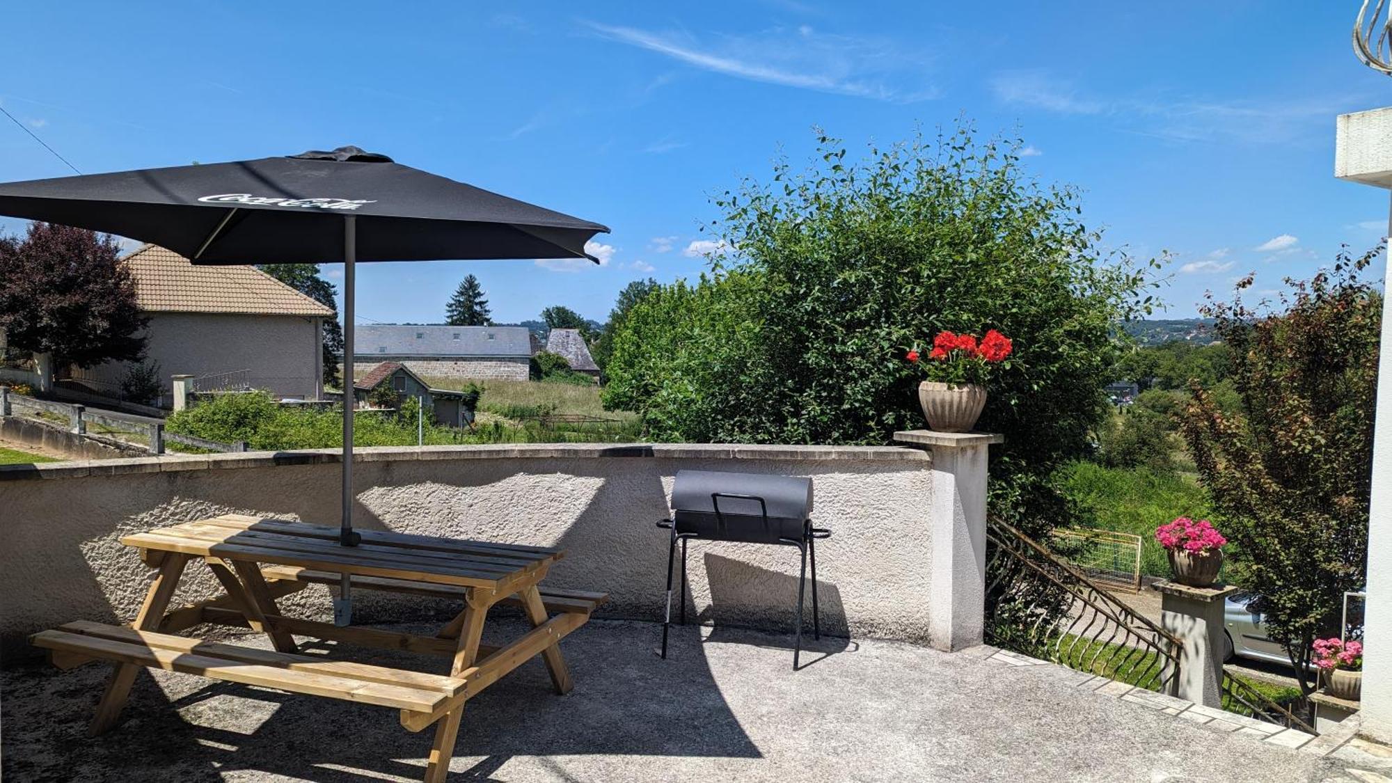 Logement A Brive Proche Centre-Ville Et Campagne - Climatisation, Wifi, Coin Exterieur Et Parking Prives Bagian luar foto